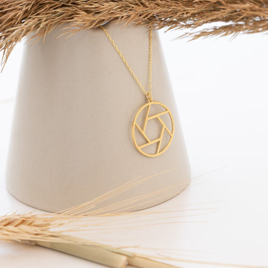 Camera Pendant - Valentine's Day Gift - Aperture Necklace - Photographer Necklace - Photographer Necklace - Photography Lover Jewelry