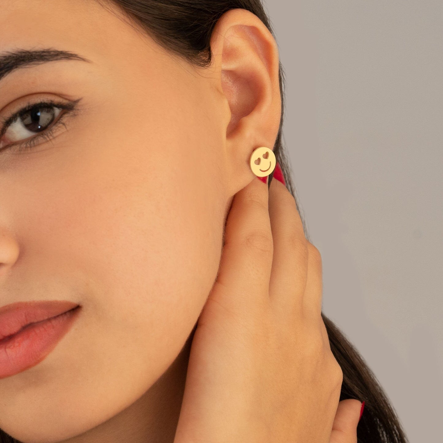 925 Sterling Silver Heart Eyes Emoji Earrings