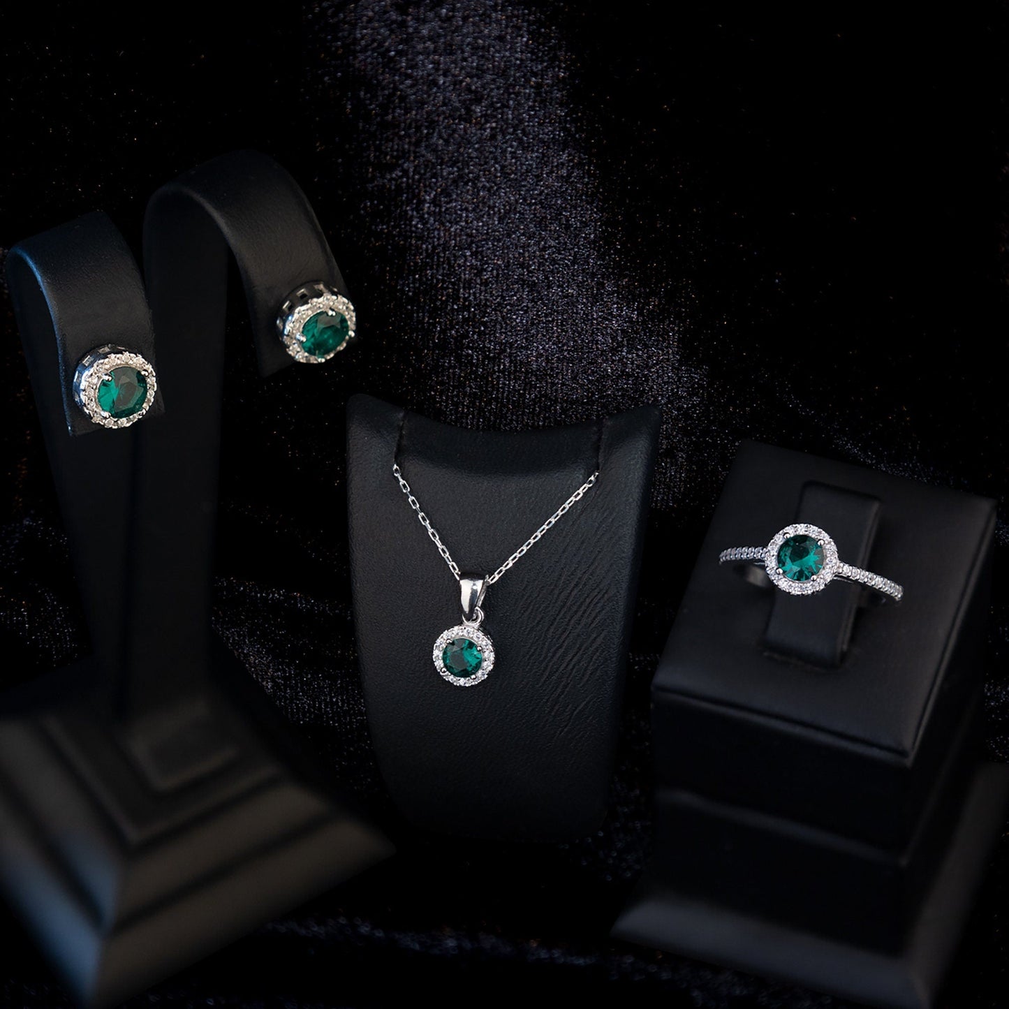 925 Sterling Silver Green Solitaire Shape Set 3 Pieces: Necklace, Ring & Earrings