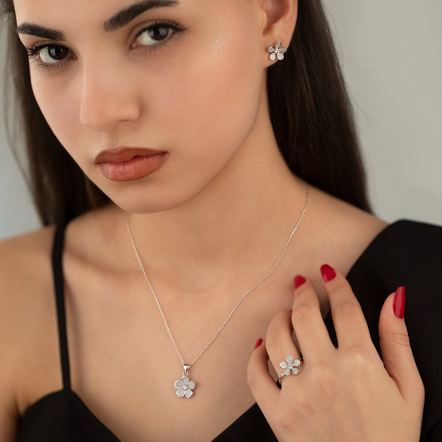 925 Sterling Silver Daisy Shape Jewelry Set 3 Pieces: Necklace, Ring & Earrings