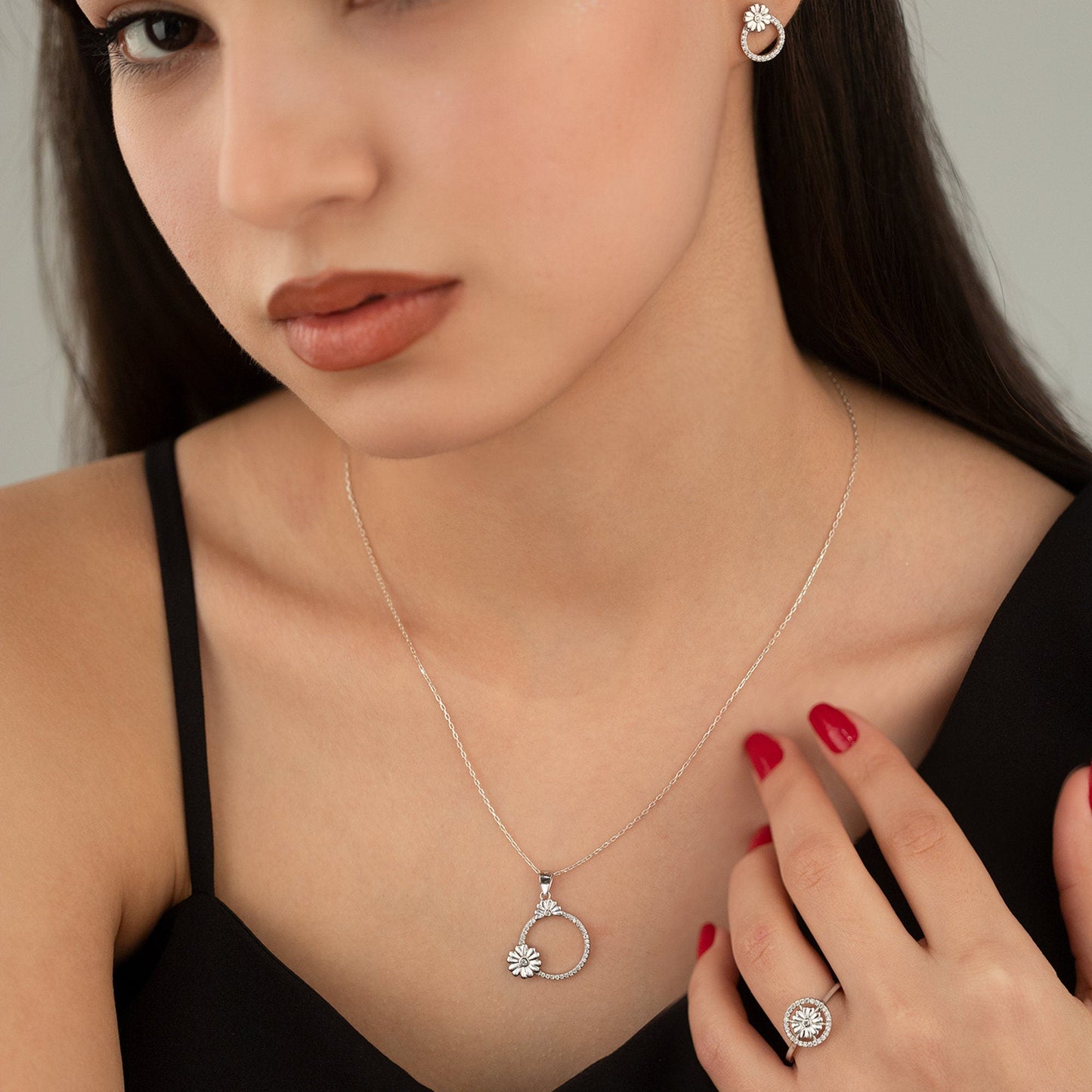 925 Sterling Silver Circle Daisy Shape Jewelry Set 3 Pieces: Necklace, Ring & Earrings