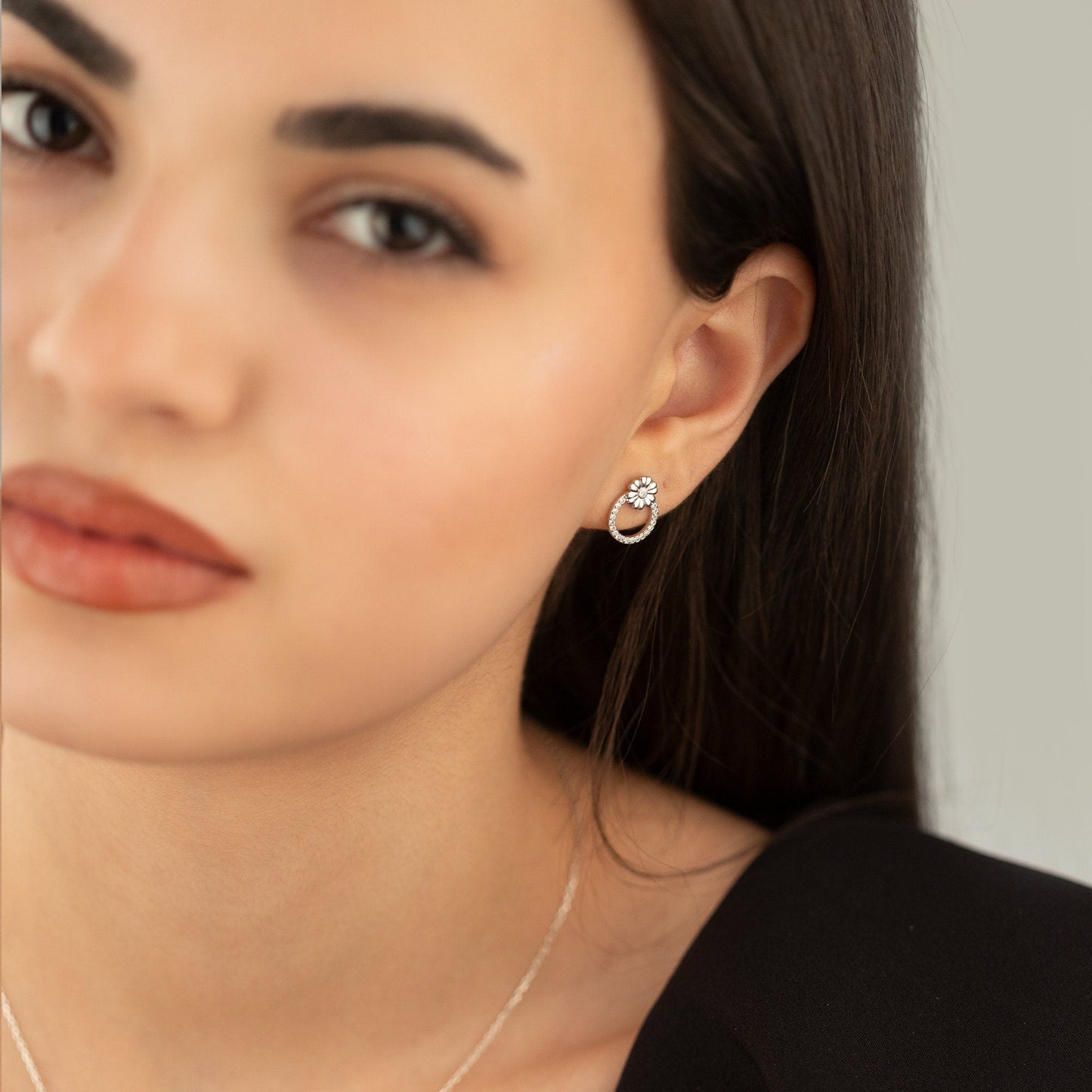 925 Sterling Silver Circle Daisy Shape Jewelry Set 3 Pieces: Necklace, Ring & Earrings