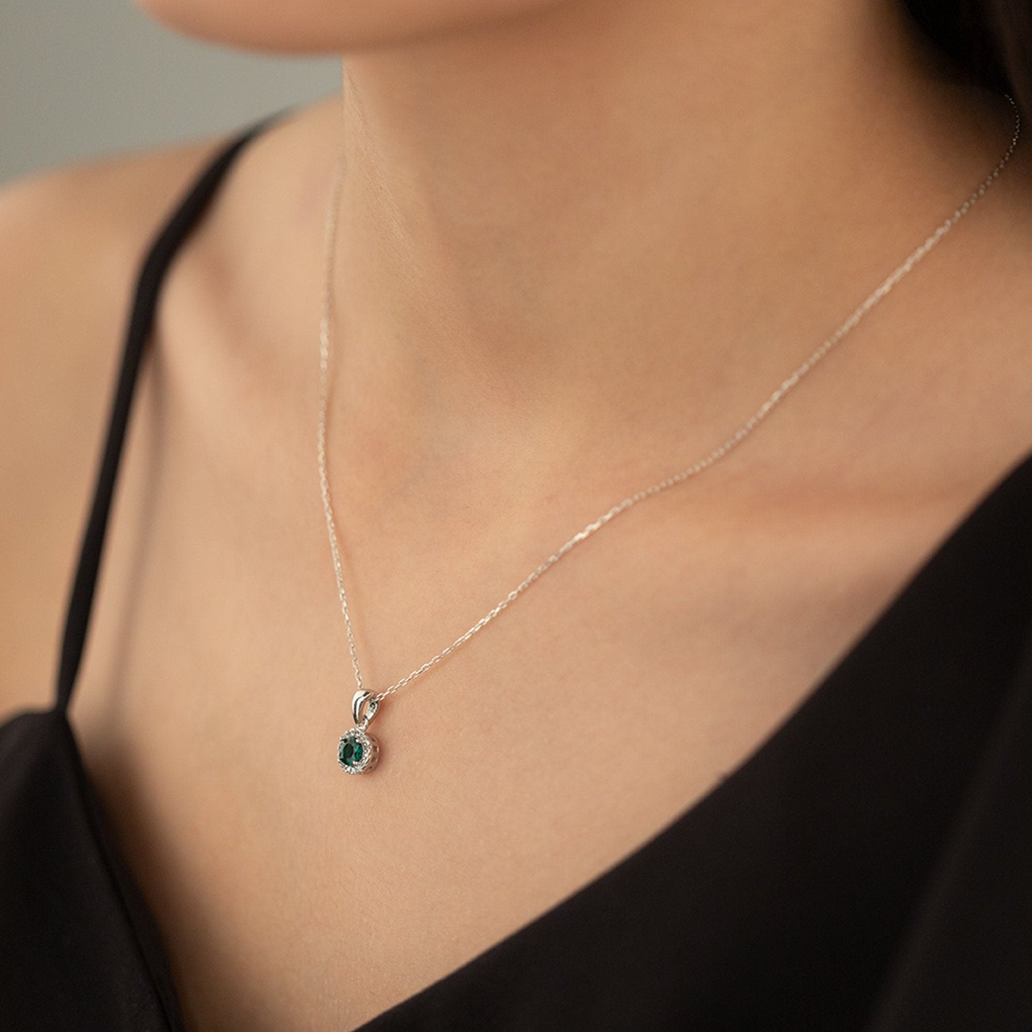 925 Sterling Silver Green Solitaire Shape Set 3 Pieces: Necklace, Ring & Earrings