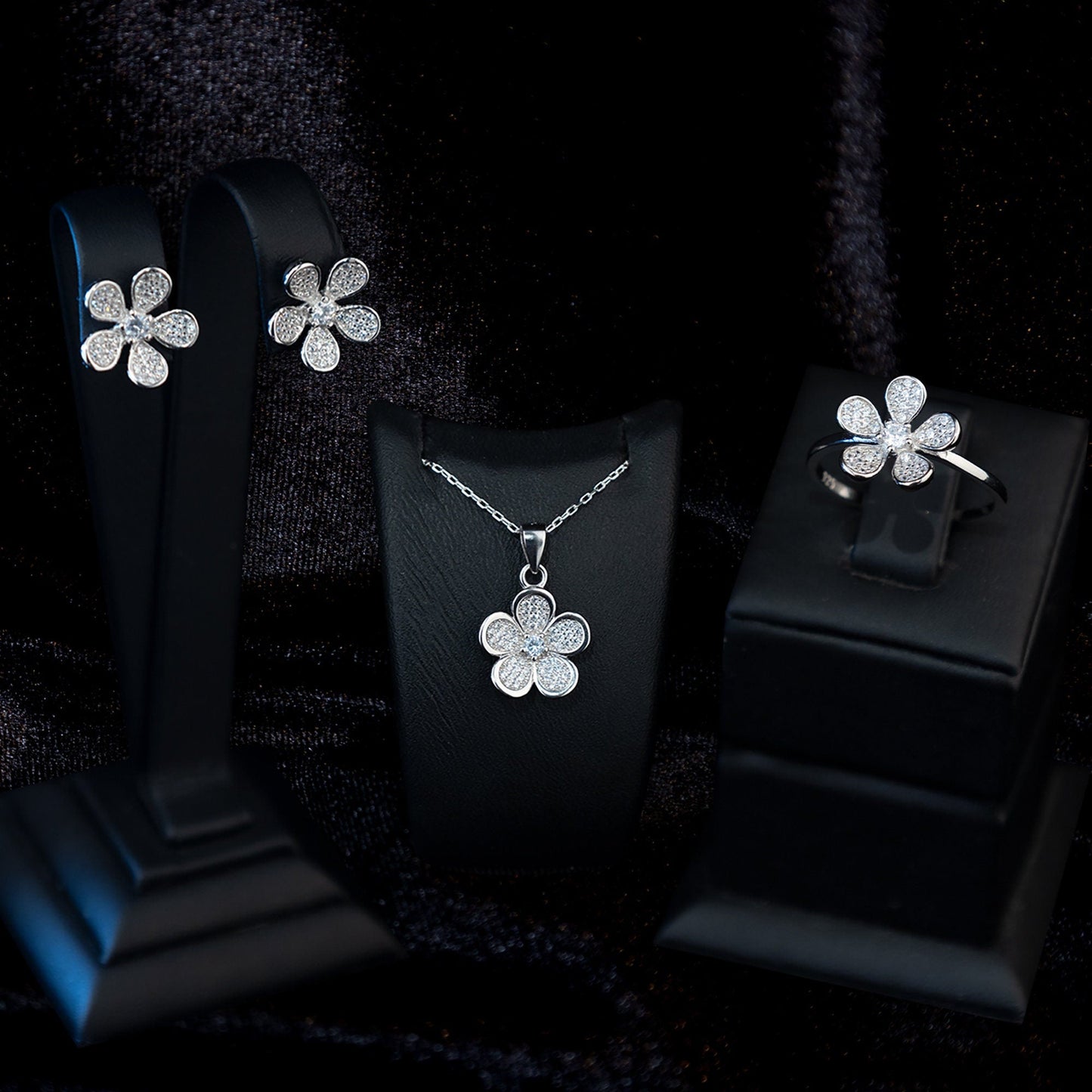 925 Sterling Silver Daisy Shape Jewelry Set 3 Pieces: Necklace, Ring & Earrings