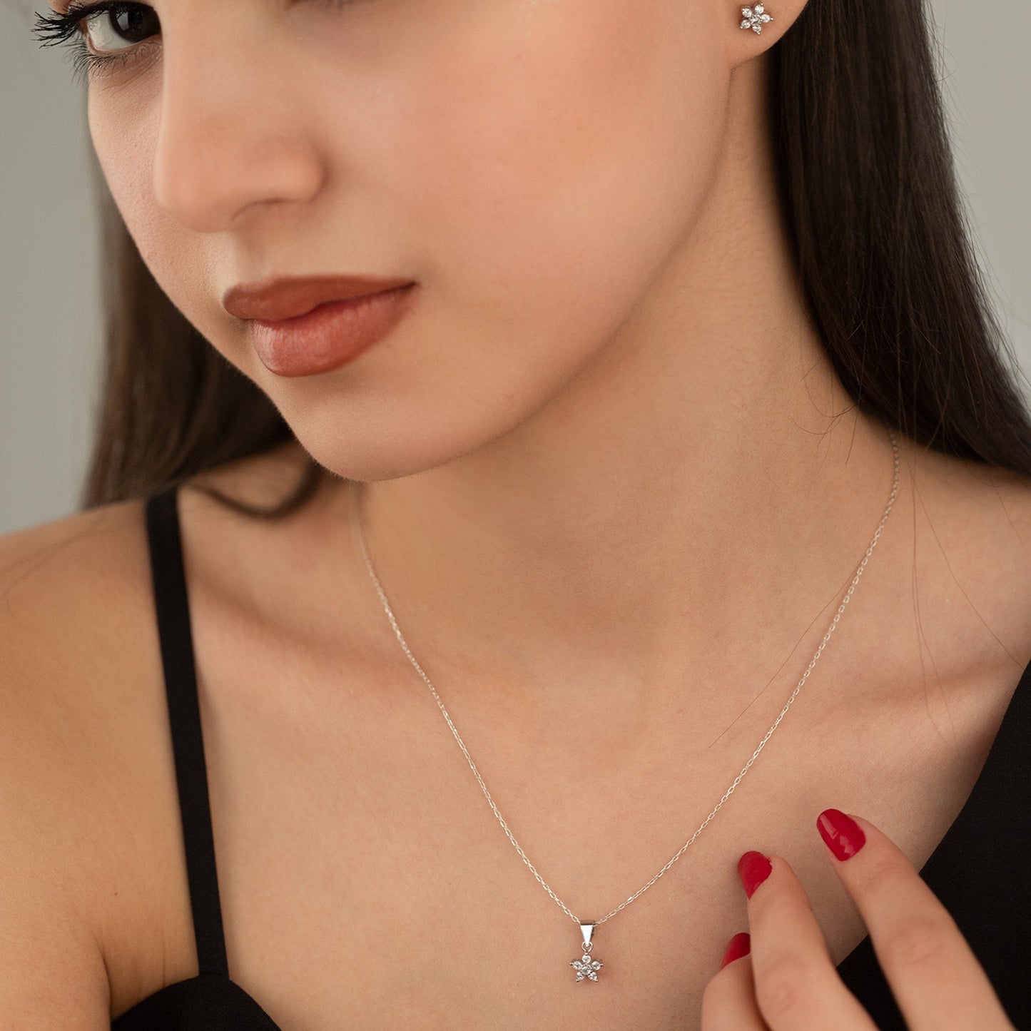 925 Sterling Silver Flower Diamond Shape Set 2 Pieces: Necklace & Earrings